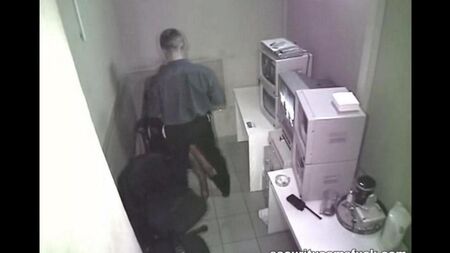 Gizli kamera işyerinde seks fotoğrafını çekti