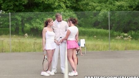 Tenis sahasında zengin bir amcalı seks arkadaşları