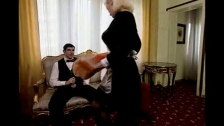 Olgun bir civciv sahibiyle sert bir çöp hayal etti