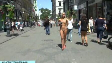 Chick flaunts onu kedi