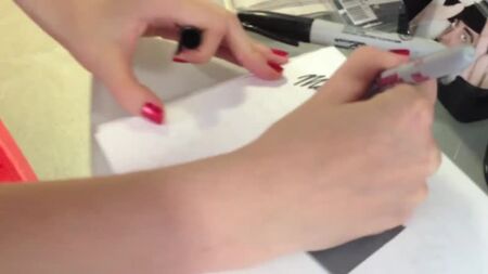 Hannah Minx, NOH8 için