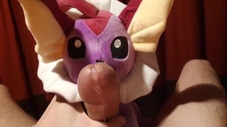 Vaporeon Pokémon peluş oyuncakla mastürbasyon seansı