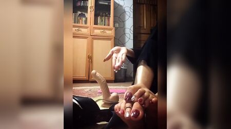 İranlı metres, başörtüsü takmayı öğretiyor (file çoraplar)
