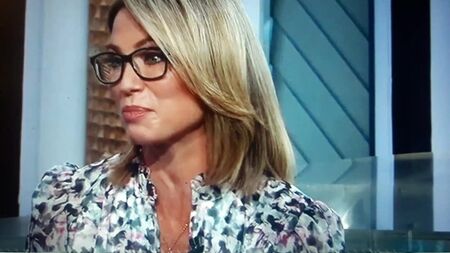 Amy Robach'ın bacakları
