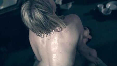 Elisabeth Moss'un Cinselliği - Hizmetçi Hikayesi - ScandalPlanetCom