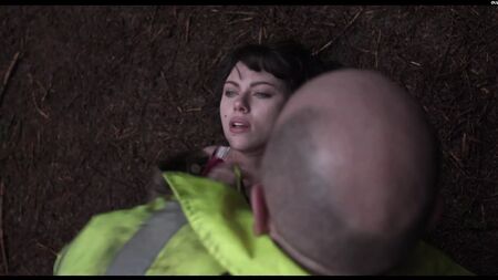 Under The Skin Tam Derleme