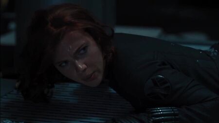 Scarlett Johansson'un Dolgun Kalçaları