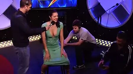 Howard Stern ve süpermodel Adrianne Curry, Sybian'ı deniyor