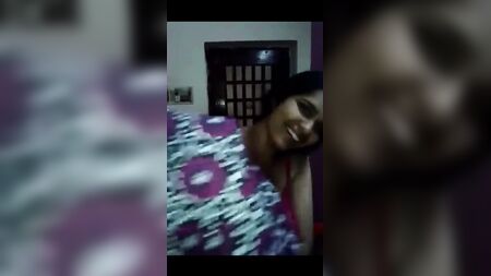 Tamilli Teyze, Erkek Arkadaşıyla Seviştiği Sonra Kıyafetini Değiştiriyor