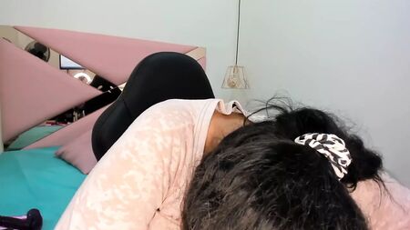 Latin kökenli Amanda kocaman göğüslerini ve meme uçlarını ortaya çıkarıyor
