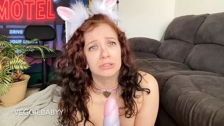 Beyefendi, yaramaz tavşanı büyük oyuncaklar ve aşırı uyarılma ile cezalandırıyor - veggiebabyy tam porno videosu