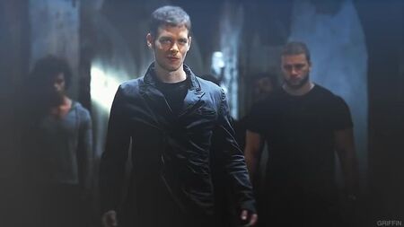Klaus, Hayley, Hope {sana bir yuva}
