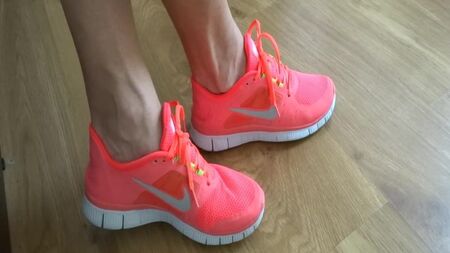 Benim seksi pembe Nike spor ayakkabılarım