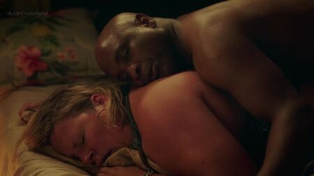Bridget Everett Nude - Love You More (2017) 1. Sezon Çevrimiçi İzle / Bridget Everett