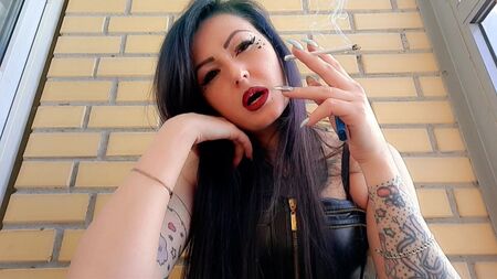 Dominatrix Nika'dan Sigara Fetişi