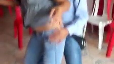 Bu kot pantolonlu küçük sürtükler erkekleri azdırıyor