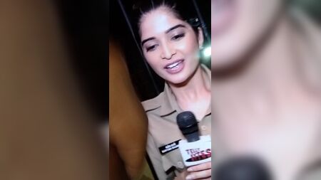 Bhavika Sharma, kalın bir penis tarafından sertçe becerildi
