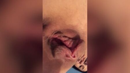 Harika esmer kız kızarmış biftek gibi amını okşuyor