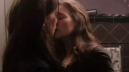 Katie Cassidy ve Tracy Spiridakos - Benim İçin Öldür