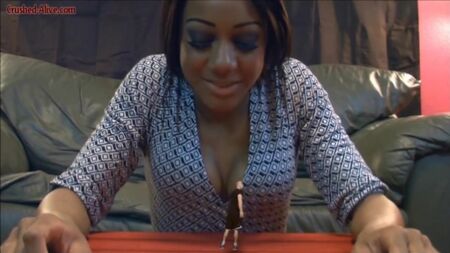 EBONY DEVİ AYAĞA TAPINMA
