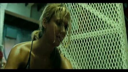 Jessica Alba'nın Into The Blue Filmi'ndeki Göğüs Ucu Açıklığı (Uzun)