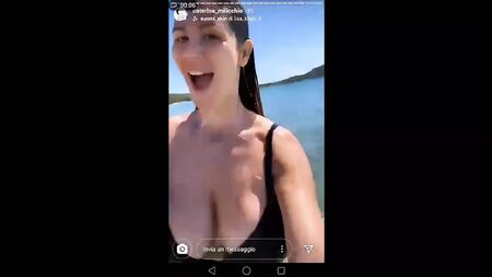 CATERINA MILICCHIO. OOPS, İNSTAGRAM'DA BÜYÜK GÖĞÜSLER