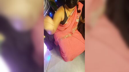 Tamil anne tarafından pembe sariyle baştan çıkarma