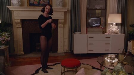 Rachel Brosnahan'ın Seksi Görüntüleri - Muhteşem Bayan Maisel (2017) 1. Sezon 1. Bölüm (1080p)