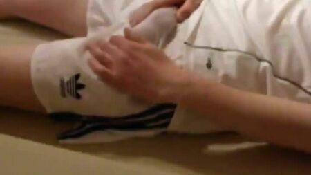 Adidas şortuma boşal
