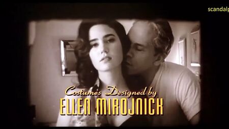 Jennifer Connelly'nin Göğüsleri Mulholland Şelalesi ScandalPlanet.Com