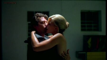 Natasha Henstridge Çıplak - Secon Skin (2000)