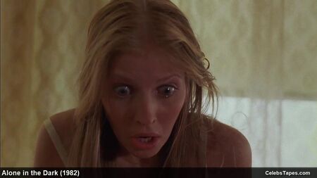 Sarışın aktris Carol Levy'nin üstsüz ve iç çamaşırlı film sahneleri