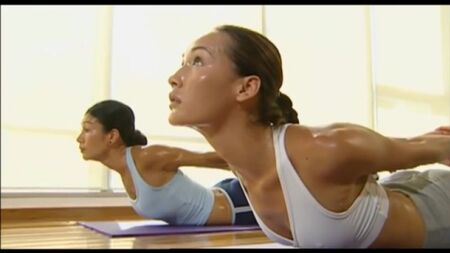 Maggie Q Yoga Ayaklar ve Ayak Tabanları