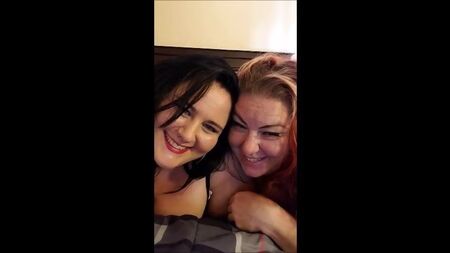Seksi Alyssa Jane ile Kız Kızın Web Kamerası Gösterileri