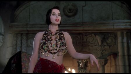 Isabella Rossellini, Catherine Bell vb. Çıplak - Ölüm Ona Yakışıyor (1992)