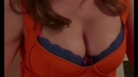 Jennifer Love Hewitt'in harika göğüsleri var