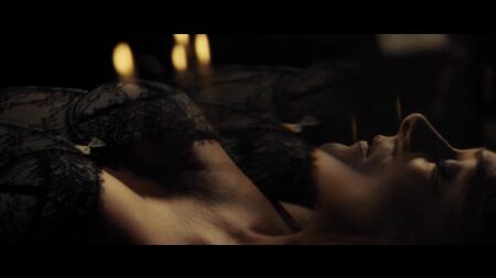 Sidse Babett Knudsen, Chiara D'Anna - Burgundy Dükü (2014) Sidse Babett Knudsen, Chiara D'Anna - Burgundy Dükü