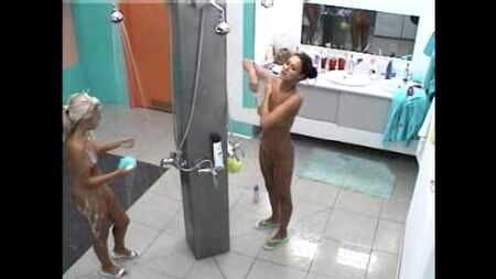Big Brother 4 Polonya - Paulina W, Kasia S Çıplak - duş (2007)