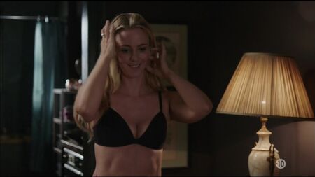 Miranda Raison'un çıplak seks sahnesi - Spotless 1. Sezon 2. Bölüm (2015) HDTV 1080p