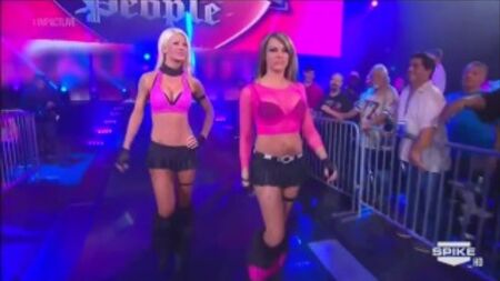 [#My1] TNA Impact Wrestling 4 Ekim 2014 - Beautiful People'ın Sahneye Çıkışı