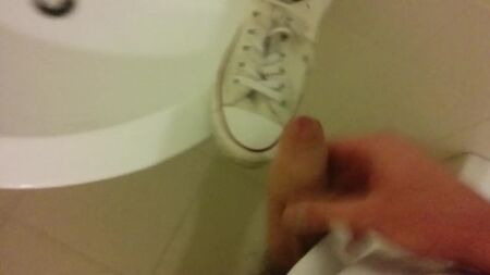 İş Başında Hemşirenin Beyaz Converse All-Star Ayakkabılarına Boşal