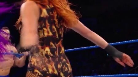 WWE - Becky Lynch'in güzel bir poposu var