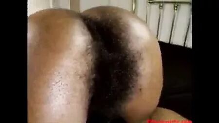 Kıllı Ebony Harley Love adlı kadın