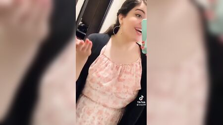 Zeba, seksi ve çekici