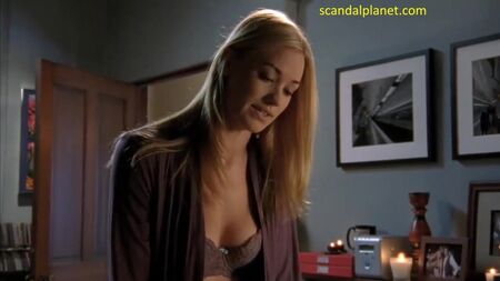 Chuck Dizisinde Yvonne Strahovski'nin Göğüsleri - ScandalPlanet.Com