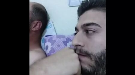 2 heteroseksüel Türk arkadaş azıp Periscope'ta mastürbasyon yapıyor