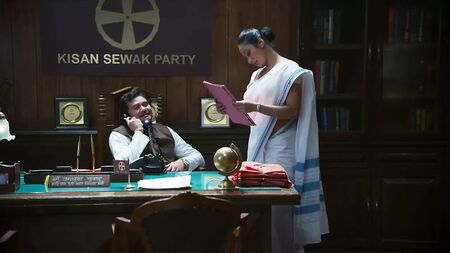 Hintli Siyasetçi, Ofiste Kadın Ortak Lideriyle Sert Seks Yaptı