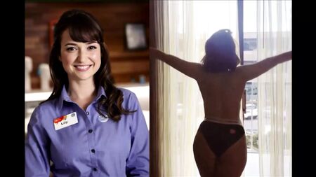 Milana Vayntrub'un göğüs dekoltesi