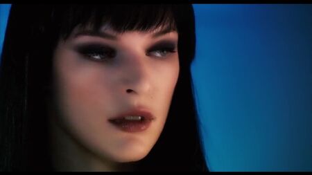 Milla Jovovich, Ultraviolet filminde çıplak