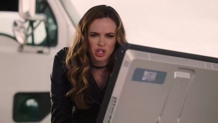 Danielle Panabaker'ın Seksi Vücudu
